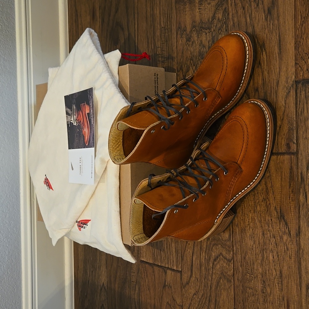Red Wing ClaraWomen's Heeled Boot in Oro Legacy Leather, Sz 7